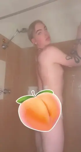 I can’t even shower without acting like a slut 😜💦