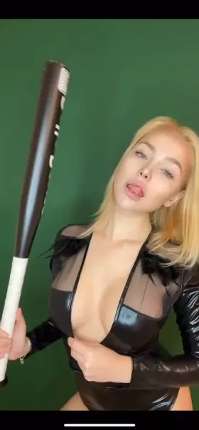 Even if only 5 guys like my tiny body, it would make my day 💕