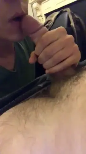 I'm obsessed with sucking young Irish lads 18+. Check put this curious ginger lad shoot a thick load in my mouth. I have lots more videos, ask me for them ☺️(new) s c: seangavinnn k i k camillo02