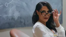 Lela Star makes for a perfect bimbo teacher