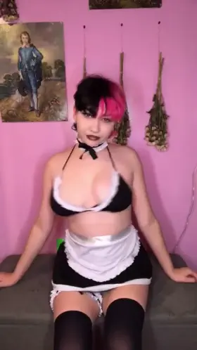 Hi!! I'm ur new goth maid <3
