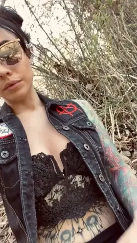 If you went on a hike with me, I’d be doing this ;)