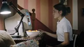 Natalia Dyer reading comments