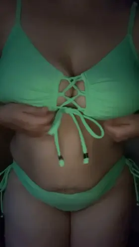 Who’s after my🍀 charms?! Need the creamy stuff to go with it 🤤 slow titty drop tease