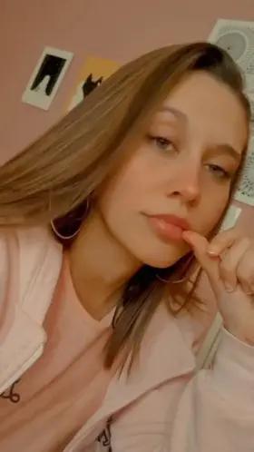 😋 Barely legal PE student. Bracefaced with a big booty 🏋️‍♀️ 🍐 lots of content on my OF