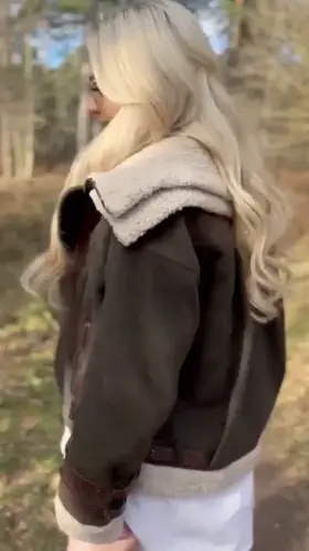 Hikes are the most fun when I have cum dribbling down my legs.. 🤭