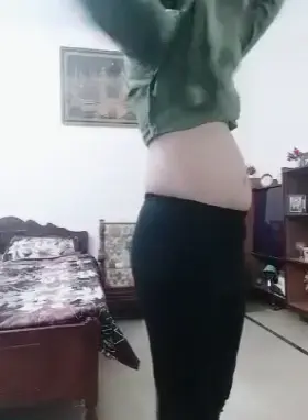 hot Pakistani bhabi show boobs while changes clothes (full link in comments)