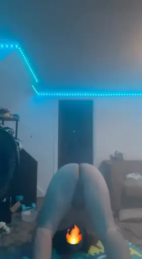 I always thought a nude handstand would be a fun dare to complete. 😅 what other dares would you give me?😉