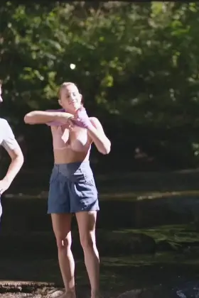 Lili Reinhart in Riverdale S03E01