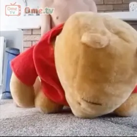 Masturbating with the Pooh bear and cum 🍆