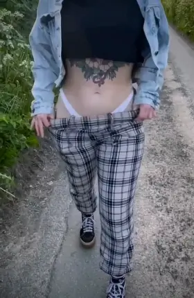 Country side flashing! 🍑