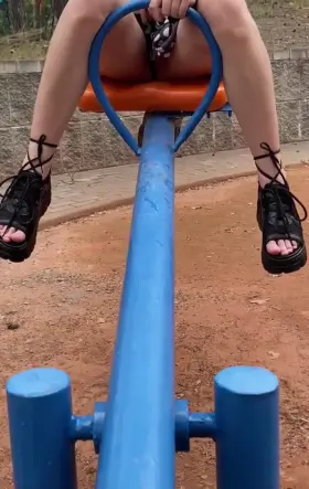 Мы просто катаемся на качелях