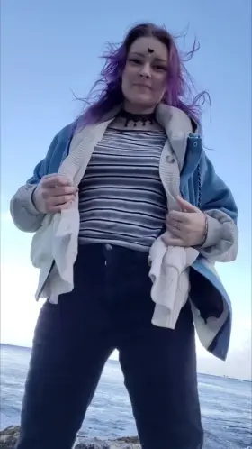 🤭Even on vacation, I can't help myself 🥳NEW B/G VID 2nite!!⚠️ Cum-drunk & eager to please!❤️‍🔥 Anal, BJs, orgasms, bdsm & more❤️‍🔥 🌈800 VIDS, 1k PICS! Selling on kik/👻Links👇