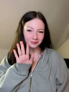 Watch me change into a bikini.. and out of it 😌