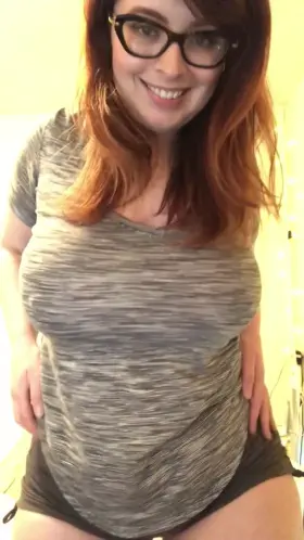 Sexy Chick Playing With Her Titties