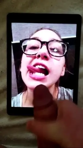 Perfect tongue like this deserves to be soaked