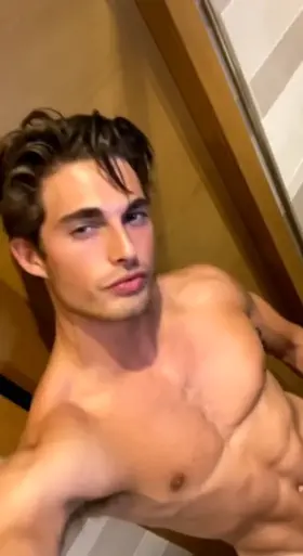 6'5 and worked hard to put on (m)uscle