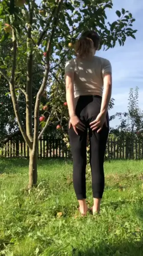 It seems my old neighbour noticed me :) so I spread my cheeks for him 🤤