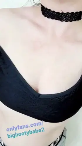 Perky tits pale skin cum play 😍