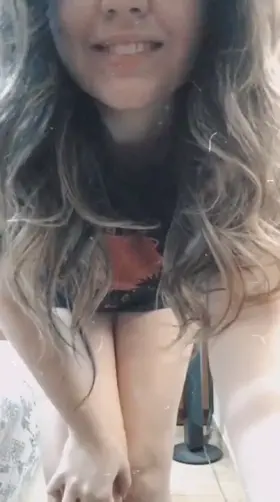 She’s a runner, rebel, stunner and need a good [f]uck! 😋🌶