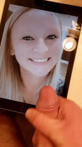 This blonde's face was made to be soaked