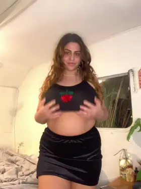 I would look so much better with your cum on my face 🥰