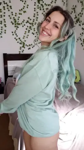 Who sees my adorable face doesn't see all the naughty stuff that I'm thinking 🤤🤭