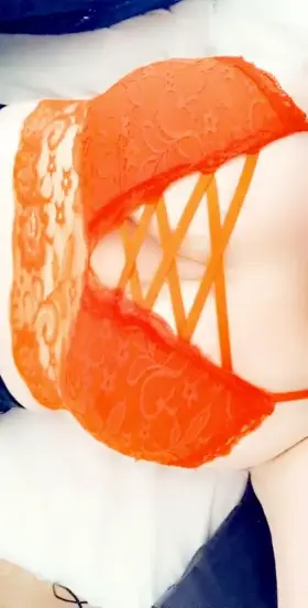 anyone wanna come roll around with me?? 😈💋