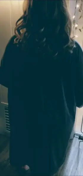 Who wants to spank this big ol ass?