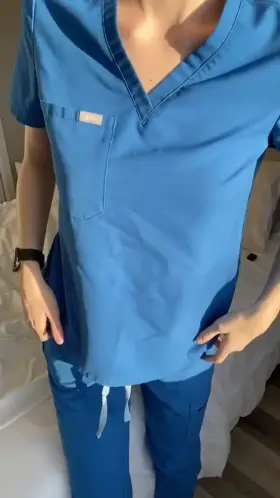 Do you like when I drop my titties for you daddy😜