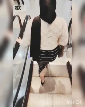 Candid Big Ass 🍑 Hoejabi 🧕🏻 catwalk 👠 in a mall (Slow-Mo) [OC].