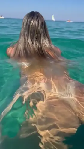 Shameless teen waiting for you