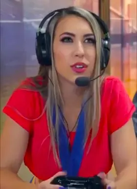 Gamer girl gets her pussy licked!