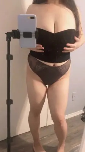 5'3, curvy and stacked. Do you like?