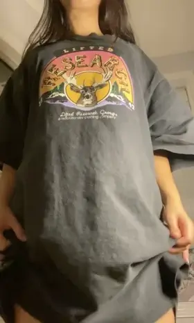 Showing you whats hiding under my big T 😘 [OC]