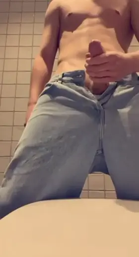 Imagine that my hand is your throat 🤤