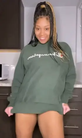 Into kinky ebony chicks? 😜 I’m available for [sext] [rate] [GFE] custom [pic] [vid] [sct] [pss] and more 😉! Or we can cum together on live [cam] 🎥 check comments 💛