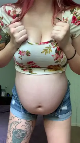 Had a lot of fun squeezing into my tiny pre pregnancy clothes 😛