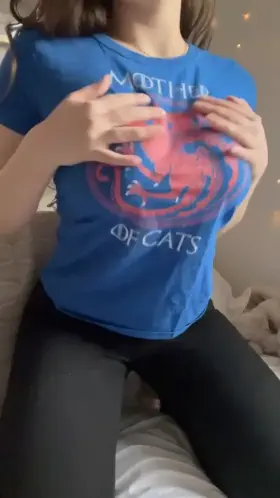 Do you like her 18 Yo boobs ? 🍑 Her full album mega in comments