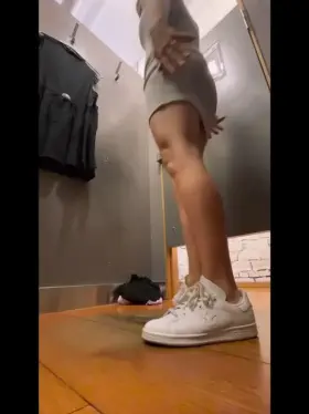 No underwear... just a plug! Can you spot what I wore shopping all day?