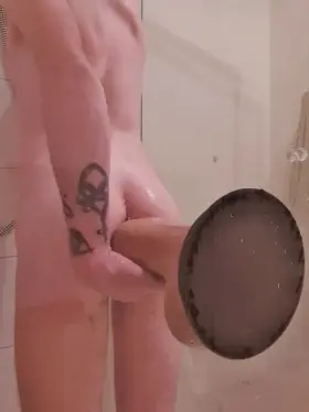 Shower fun with XL Atlas