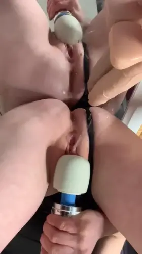 Squirting on a mirror looks hot as fuck