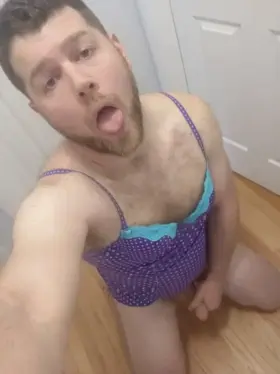 Daddy was humiliating me yesterday! And I really enjoyed it. Kik me @ gythong2 to help humiliate me some more!