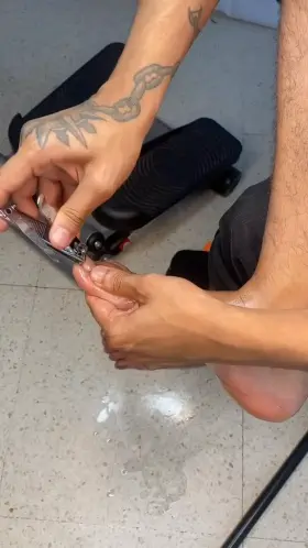 suck my oiled toe nails and jerk off to it, now!