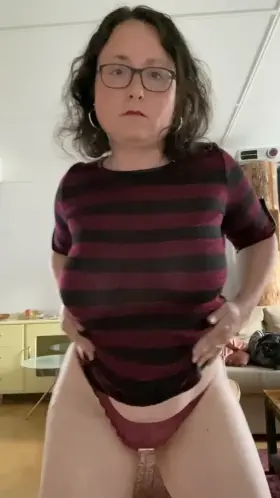 If you like 40 year old moms with fat butts I’m your fucking dreamgirl [Video]
