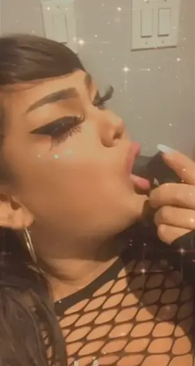 Wish I was sucking a hung, married daddy instead of my vibrator 🤤 please feed me your cum, daddy 😈🍆💦