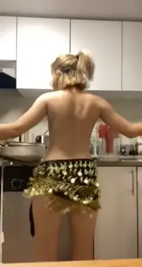 Dancing babe