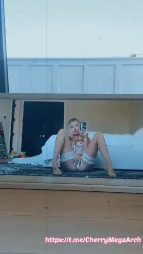 C0rinna Looks So Beautiful - Get Her F0lder