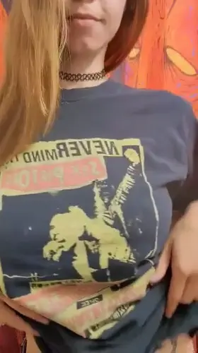 Tiny housewife that fu KS like a porn star.. want to find out