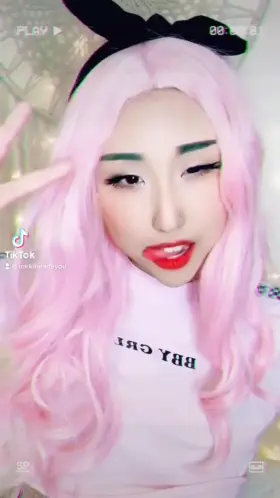 i’ll be your cute and naughty waifu 😚🌸